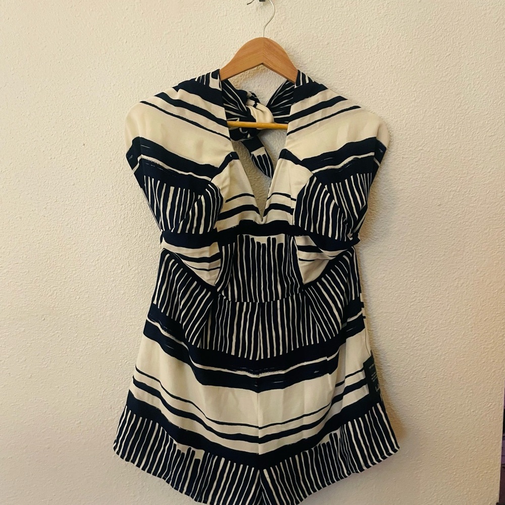 NWT Lulu’s Delphi Blue and White Striped Tie-Front Strapless Romper Size Large